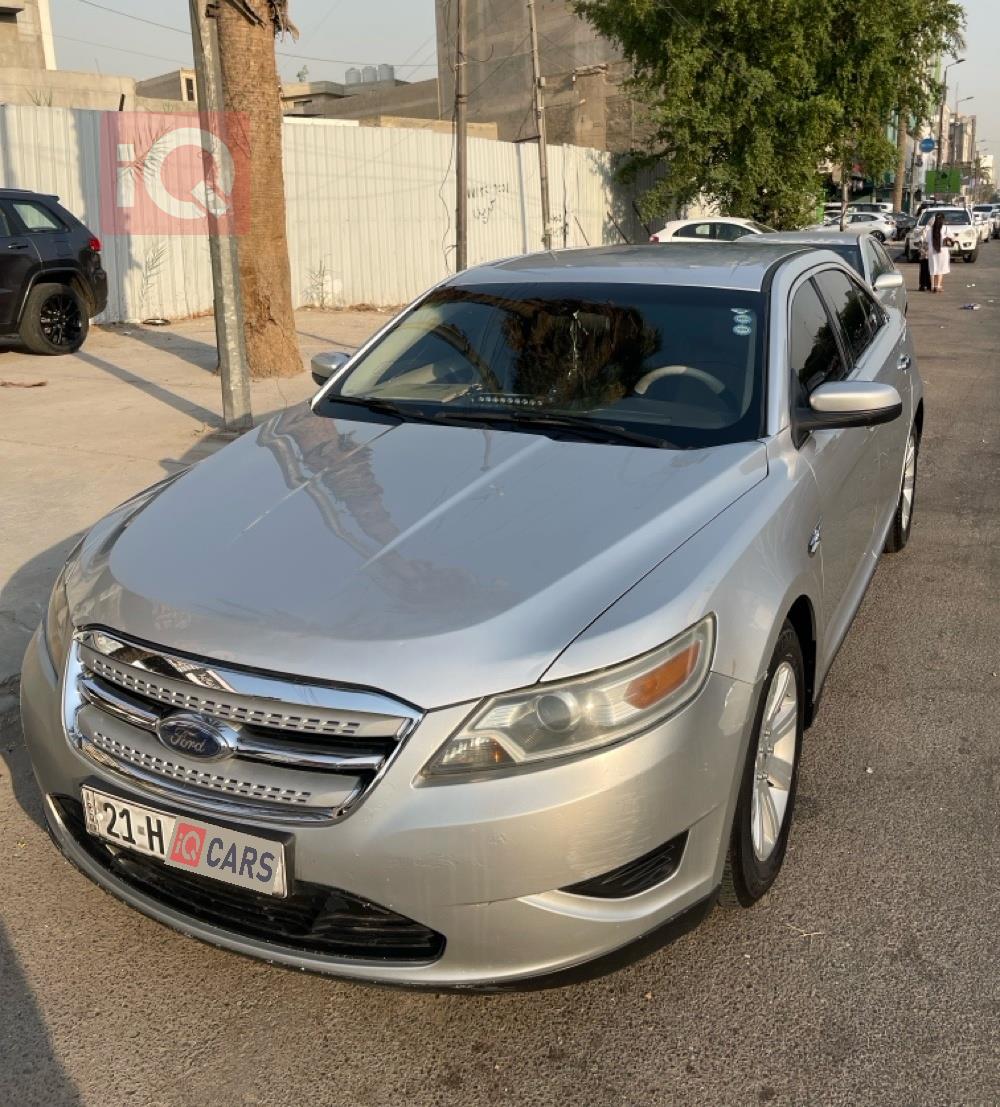 Ford Taurus